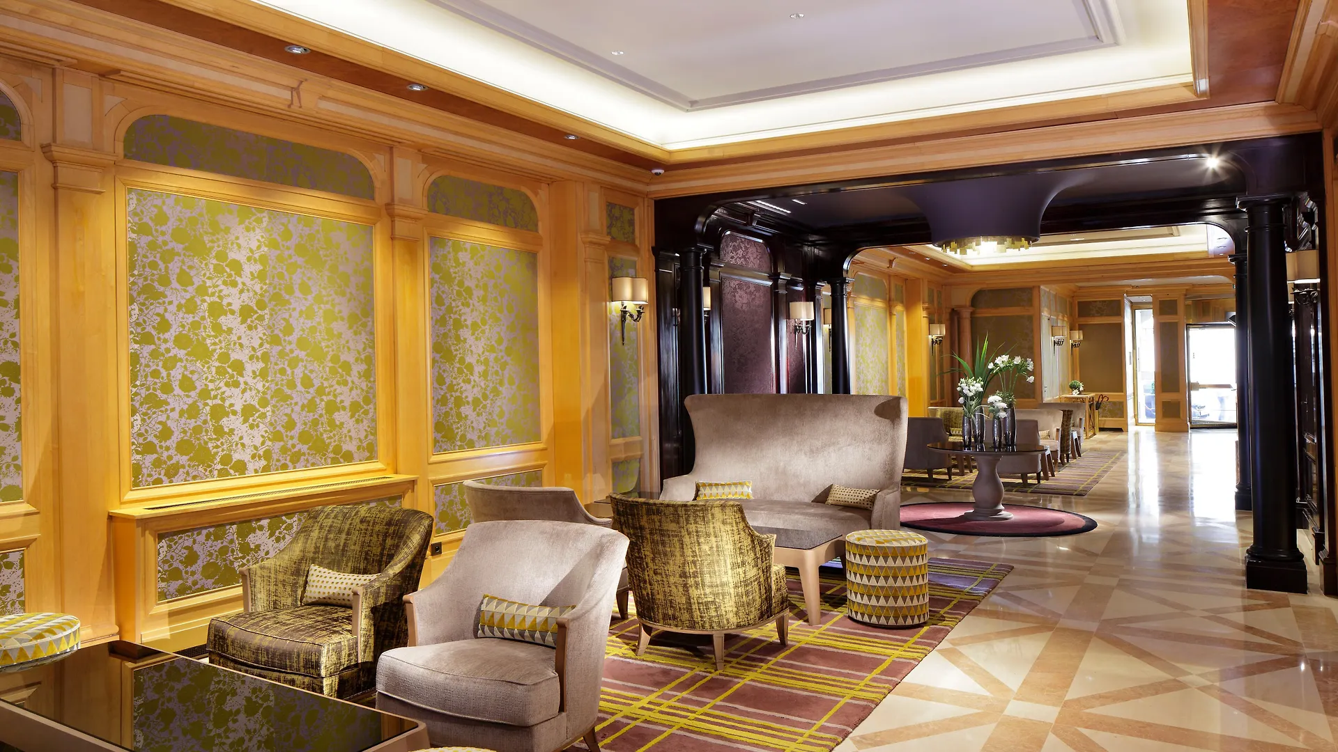 Hotel Rochester Champs Elysees Paris