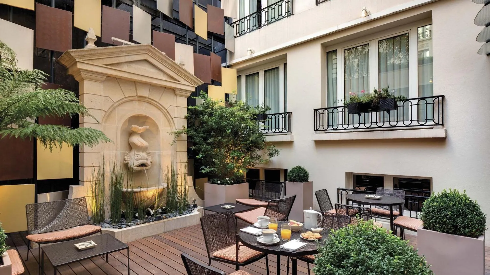 Hotel Rochester Champs Elysees 4*